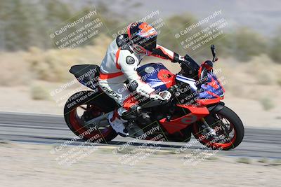 media/Dec-01-2025-Moto Forza (Mon) [[2daa91e15f]]/3-Beginner Group/Session 2 (Turn 7 Inside Pans)/